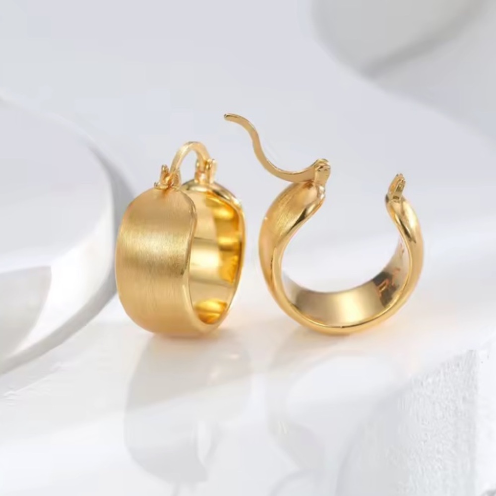 Huggie Chunky 14k Gold Vermeil Matte Hoop Earrings 1/2”